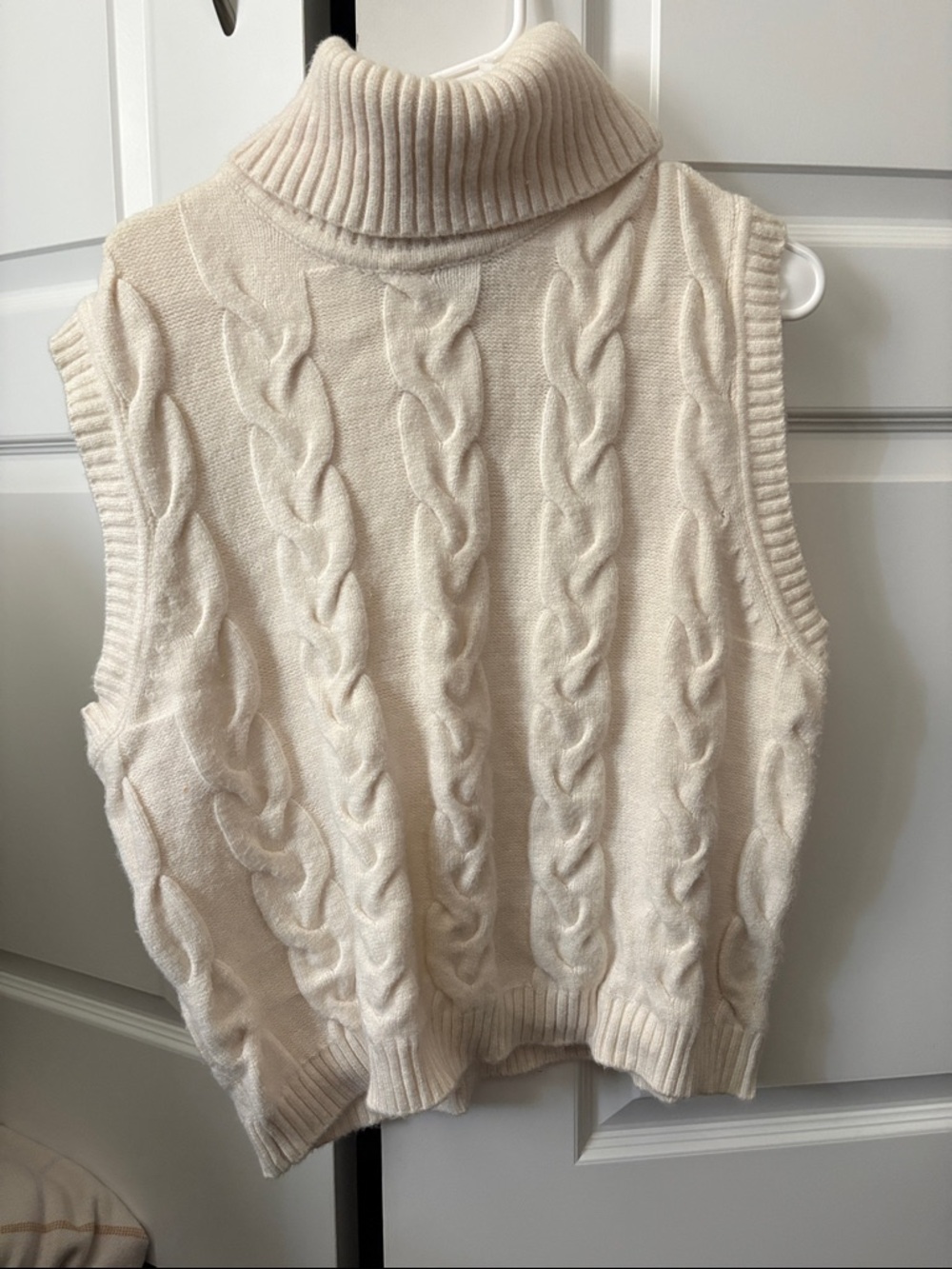 House of Harlow Sleeveless Cable Knit Turtleneck Sweater Vest in Cream